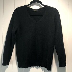 Charter club Luxury 100 % cashmere black v neck  sweater no holes L